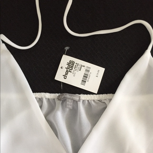 NWT. CHARLOTTE RUSSE White halter top. Sz S - Picture 2 of 5